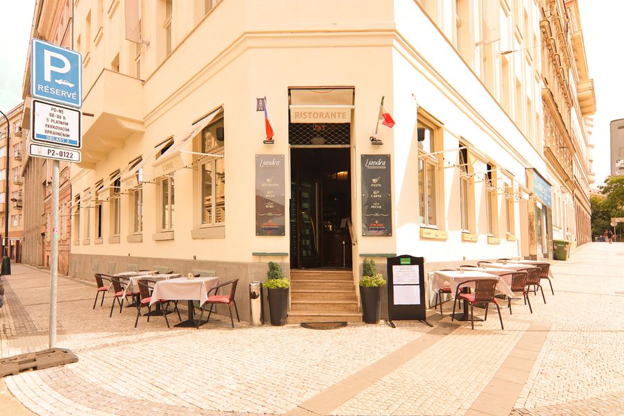 Zavedená restaurace v ulici Na Moráni